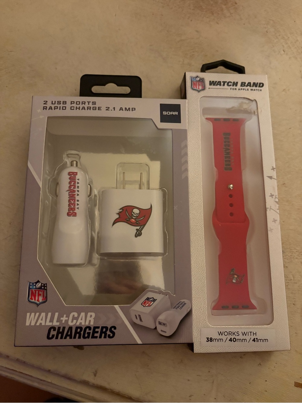 NFL Tampa Bay Buccaneers Red Watch Band and White Chargers Set